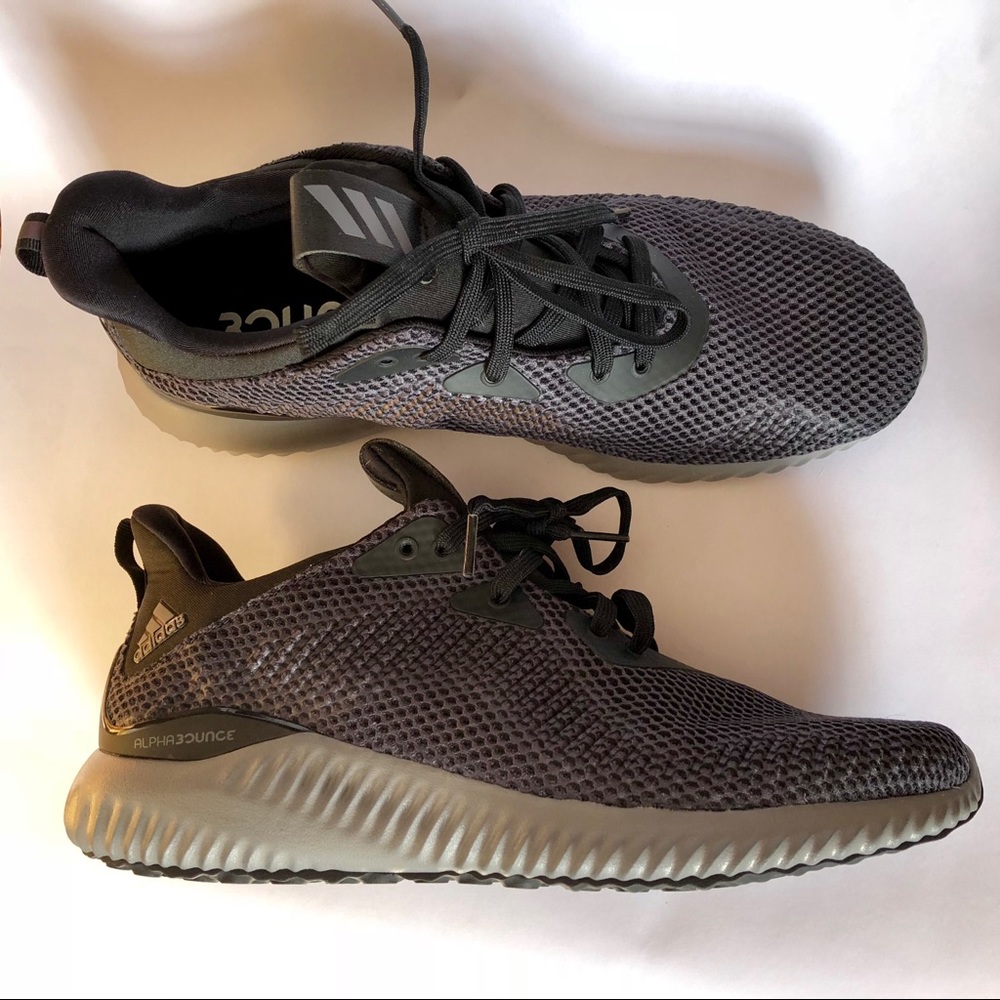 Women’s 9.5 Adidas Alphabounce